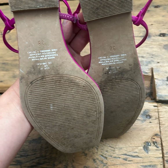 Hot pink strappy flats - Picture 3 of 3